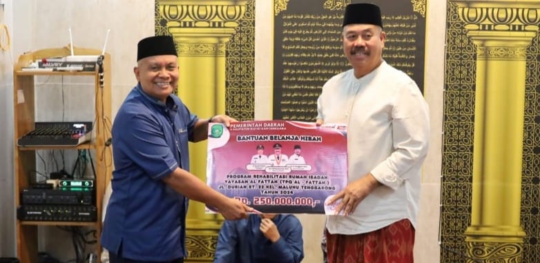 Safari Subuh di Langgar Al Fattah, Bupati Kukar Resmikan TPQ dan Serahkan Bantuan Rp 250 Juta