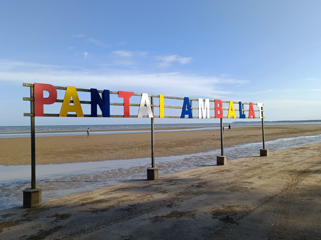 Pantai Ambalat, Destinasi Keluarga yang Kian Berkembang di Samboja