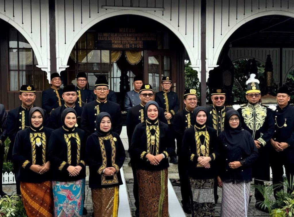 Ziarah ke Makam Aji Imbut, Bupati Aulia Ajak Masyarakat Tenggarong Meneladani Keberanian Para Pendahulu