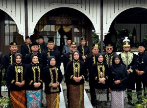 Ziarah ke Makam Aji Imbut, Bupati Aulia Ajak Masyarakat Tenggarong Meneladani Keberanian Para Pendahulu
